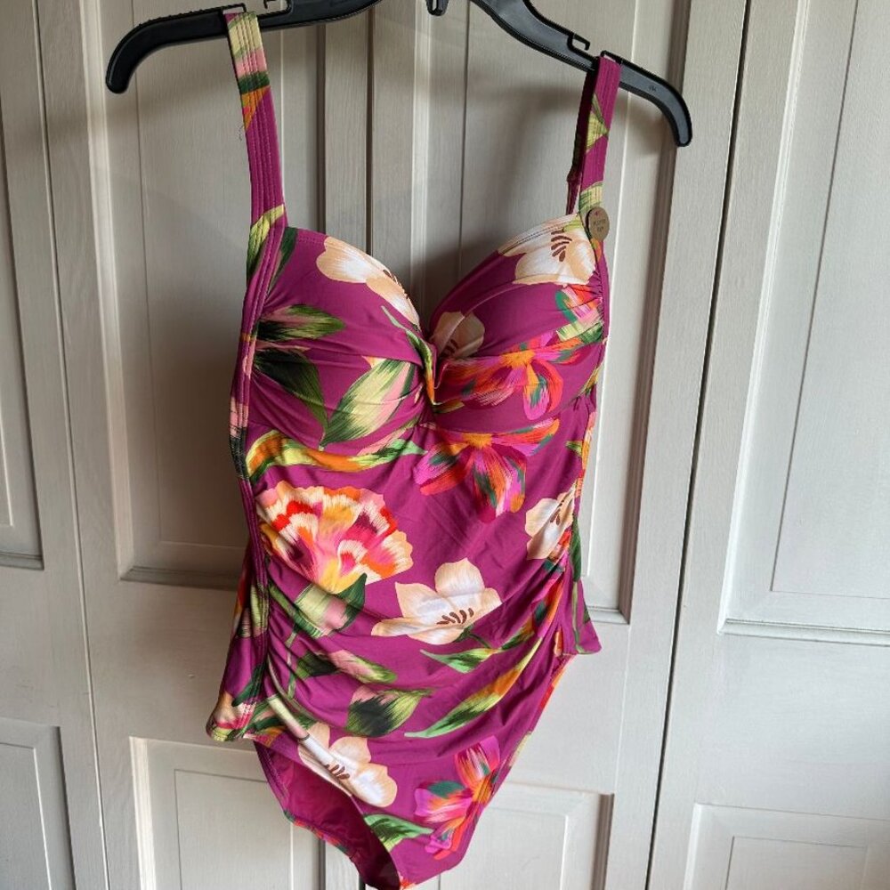 NWT NIPTUCK One-Piece New Colors Lined Floral Print Swimsuit Size 8 & 10
